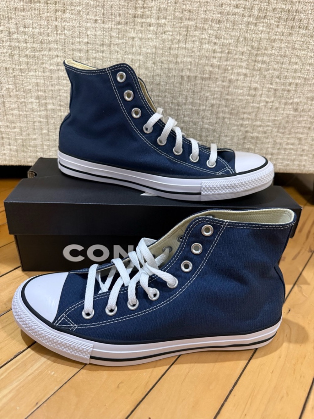 New In Box Converse Navy High Top Sneakers Chuck Taylor Women 9.5 Men’s 7.5